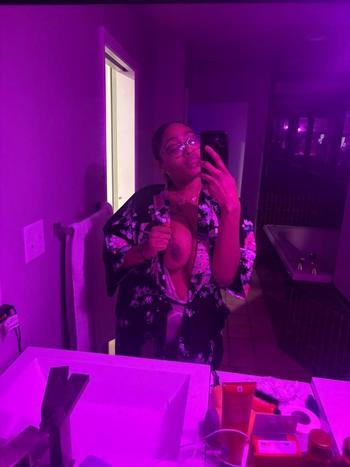 Honeyy , 22  female escort, Baltimore